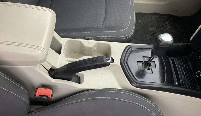 2022 Mahindra XUV300 W6 1.2 PETROL AMT, Petrol, Automatic, 48,602 km, Gear Lever