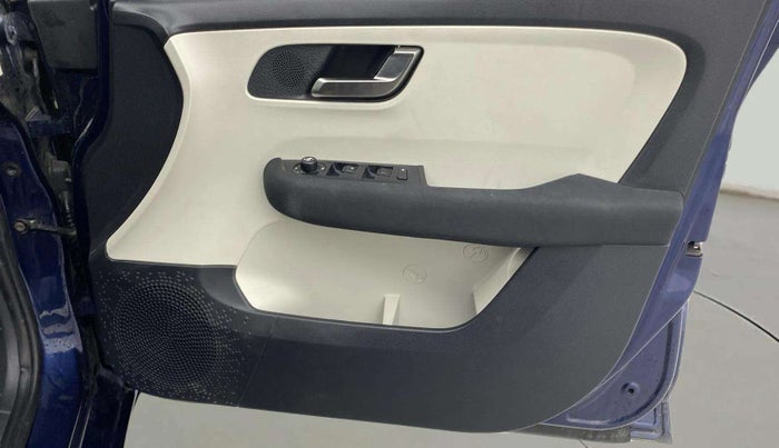 2023 Tata ALTROZ XZ PLUS PETROL, Petrol, Manual, 33,236 km, Driver Side Door Panels Control