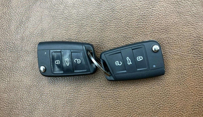 2022 Skoda KUSHAQ AMBITION 1.0L TSI MT, Petrol, Manual, 27,795 km, Key Close Up