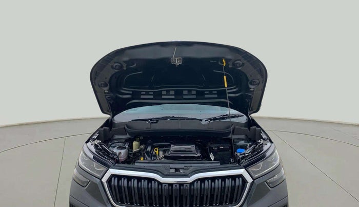 2022 Skoda KUSHAQ AMBITION 1.0L TSI MT, Petrol, Manual, 27,795 km, Open Bonet
