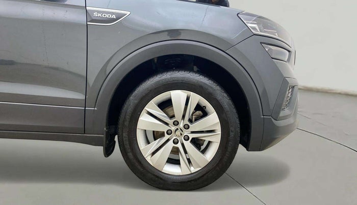 2022 Skoda KUSHAQ AMBITION 1.0L TSI MT, Petrol, Manual, 27,795 km, Right Front Wheel