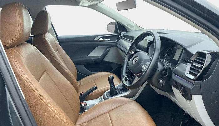 2022 Skoda KUSHAQ AMBITION 1.0L TSI MT, Petrol, Manual, 27,795 km, Right Side Front Door Cabin