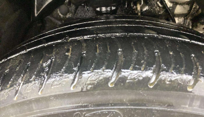 2019 Mahindra XUV300 W8 (O) 1.2 PETROL, Petrol, Manual, 41,826 km, Right Front Tyre Tread
