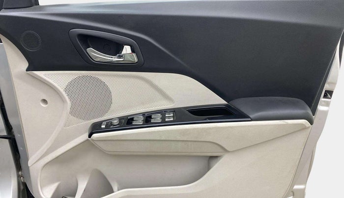2019 Mahindra XUV300 W8 (O) 1.2 PETROL, Petrol, Manual, 41,826 km, Driver Side Door Panels Control