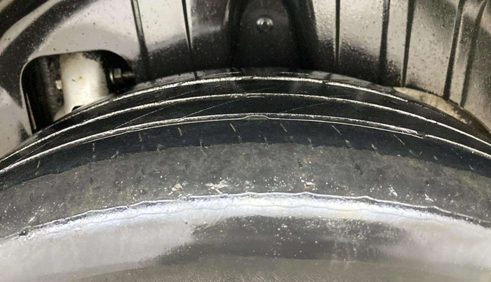 2019 Mahindra XUV300 W8 (O) 1.2 PETROL, Petrol, Manual, 41,826 km, Left Rear Tyre Tread