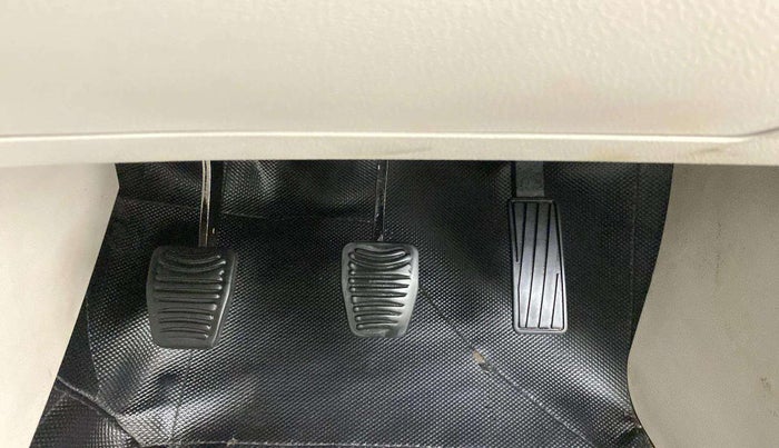 2019 Mahindra XUV300 W8 (O) 1.2 PETROL, Petrol, Manual, 41,826 km, Pedals