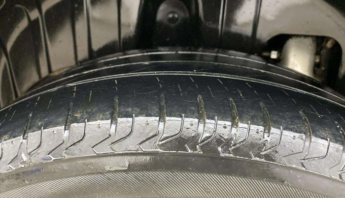 2019 Mahindra XUV300 W8 (O) 1.2 PETROL, Petrol, Manual, 41,826 km, Right Rear Tyre Tread