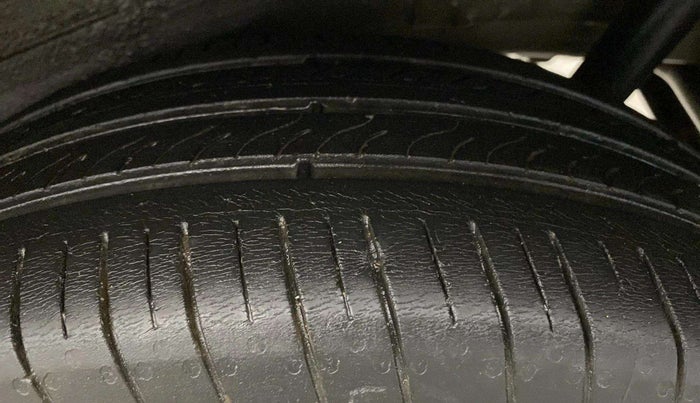 2017 Maruti Wagon R 1.0 LXI CNG, CNG, Manual, 52,787 km, Left Rear Tyre Tread