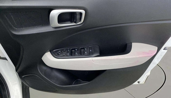 2022 Hyundai VENUE SX 1.2 PETROL, Petrol, Manual, 31,360 km, Driver Side Door Panels Control