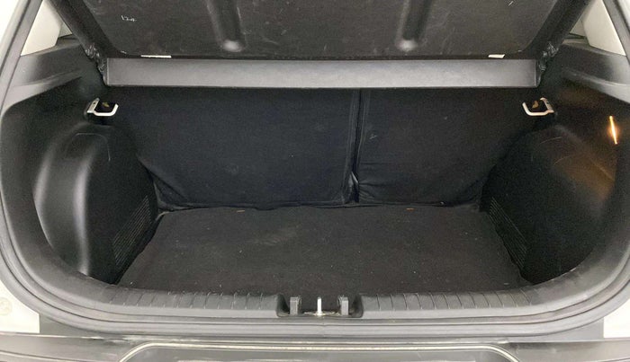 2022 Hyundai VENUE SX 1.2 PETROL, Petrol, Manual, 31,360 km, Boot Inside