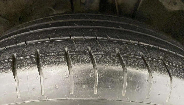 2022 Hyundai VENUE SX 1.2 PETROL, Petrol, Manual, 31,360 km, Right Front Tyre Tread