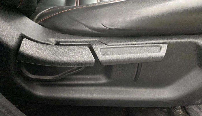 2022 Hyundai VENUE SX 1.2 PETROL, Petrol, Manual, 31,360 km, Driver Side Adjustment Panel