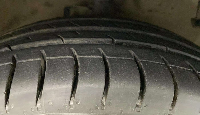 2014 Maruti Celerio VXI AMT, Petrol, Automatic, 68,652 km, Right Front Tyre Tread