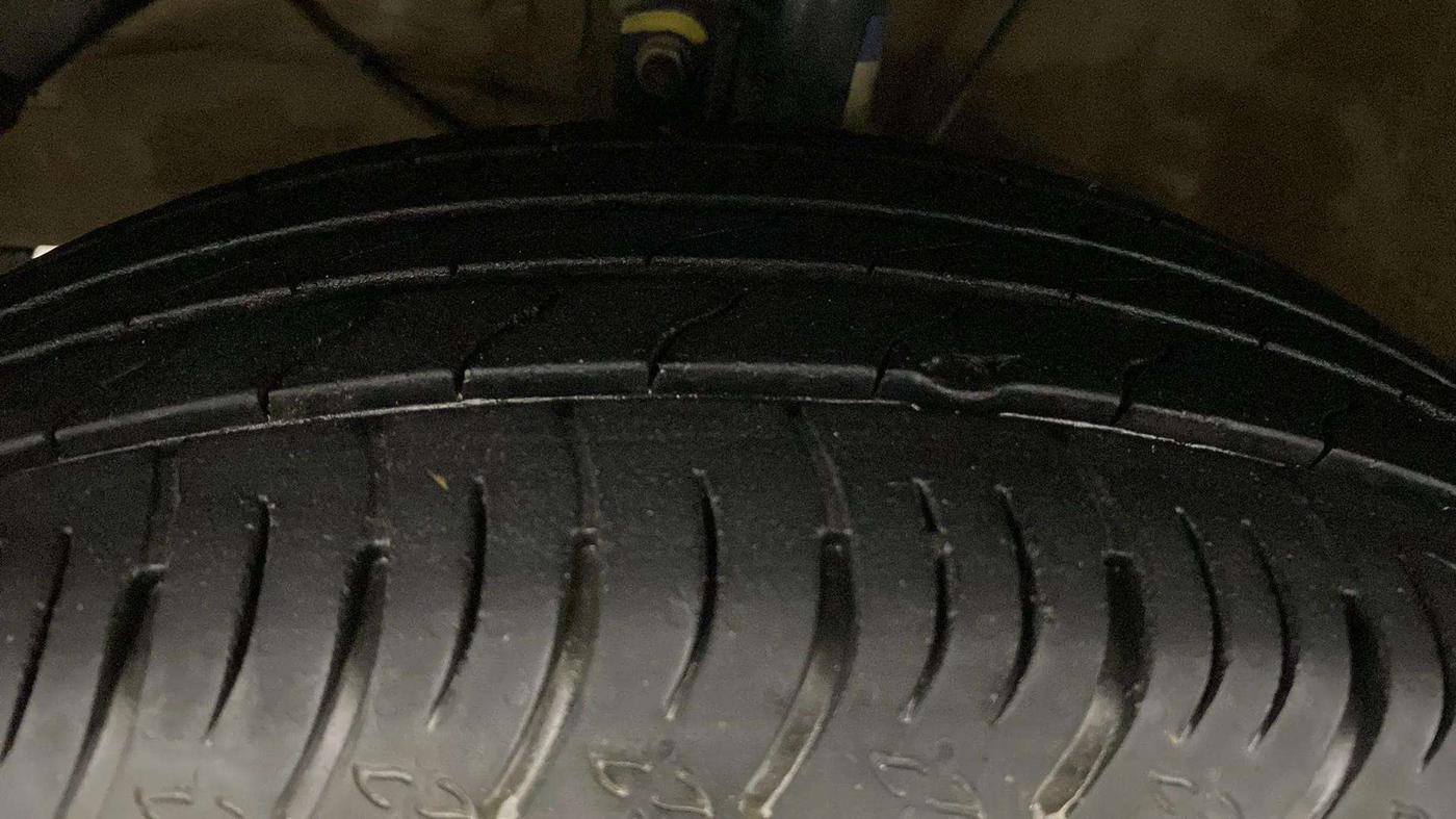 2022 Maruti XL6 ALPHA PLUS MT, Petrol, Manual, 20,734 km, Left Front Tyre Tread