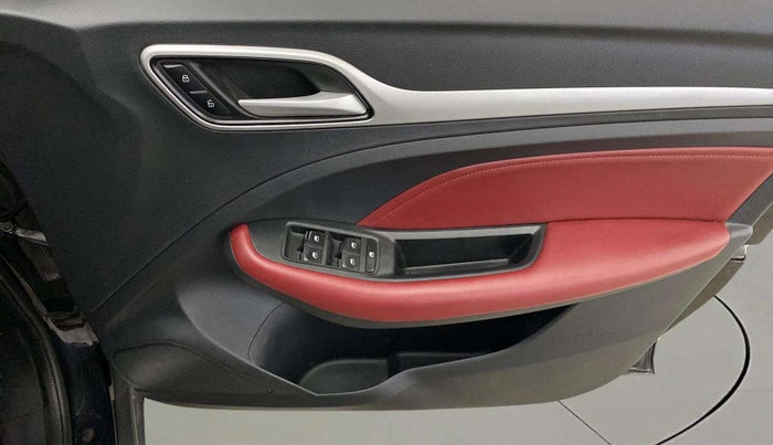 2023 MG ASTOR SAVVY 1.5 CVT S RED, Petrol, Automatic, 67,108 km, Driver Side Door Panels Control