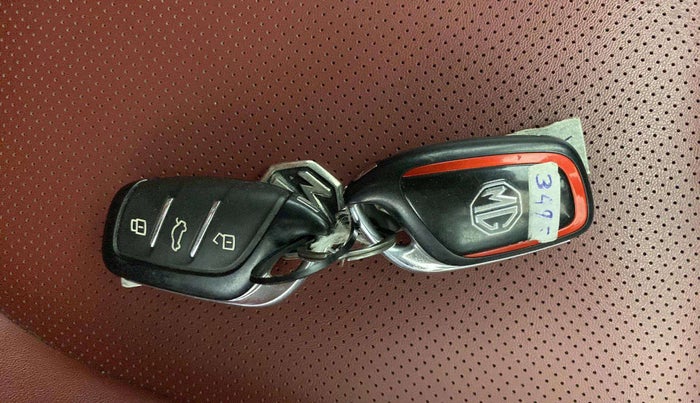2023 MG ASTOR SAVVY 1.5 CVT S RED, Petrol, Automatic, 67,108 km, Key Close Up