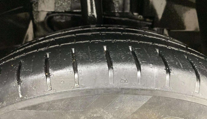 2019 Tata NEXON XM PETROL, Petrol, Manual, 95,631 km, Right Front Tyre Tread