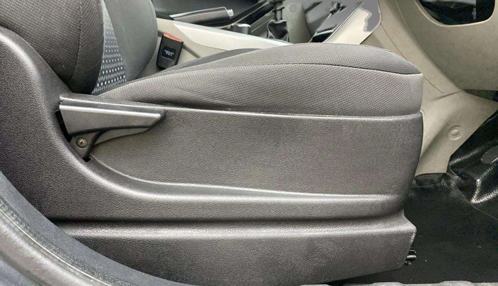 2019 Tata NEXON XM PETROL, Petrol, Manual, 95,631 km, Driver Side Adjustment Panel