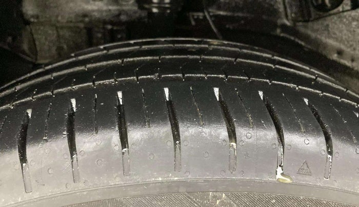2019 Tata NEXON XM PETROL, Petrol, Manual, 95,631 km, Right Rear Tyre Tread