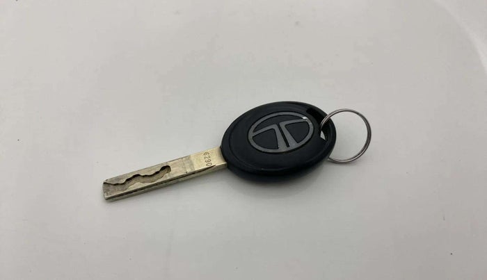 2024 Tata PUNCH PURE MT, Petrol, Manual, 28,542 km, Key Close Up