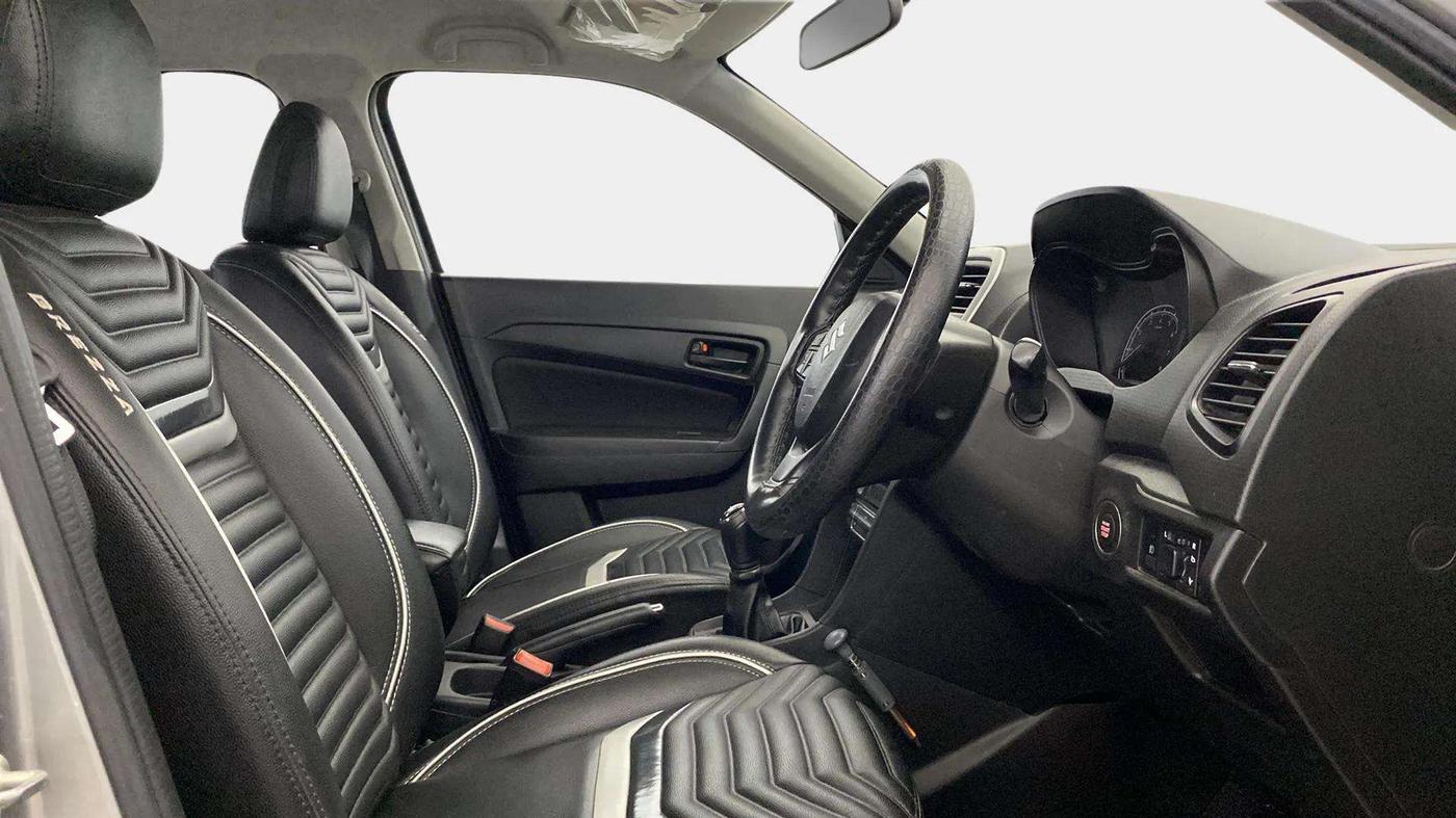 2020 Maruti Vitara Brezza VXI, Petrol, Manual, 17,320 km, Right Side Front Door Cabin
