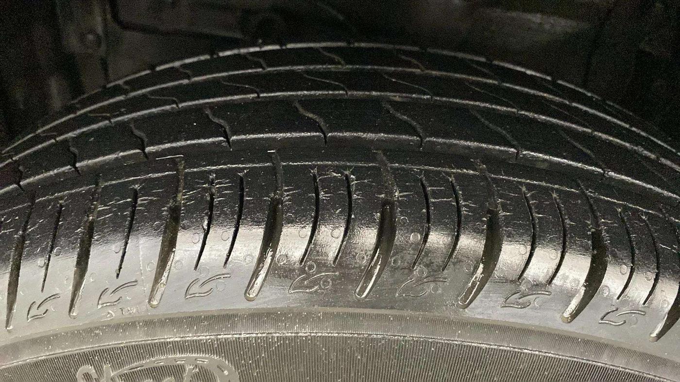 2020 Maruti Vitara Brezza VXI, Petrol, Manual, 17,320 km, Left Front Tyre Tread