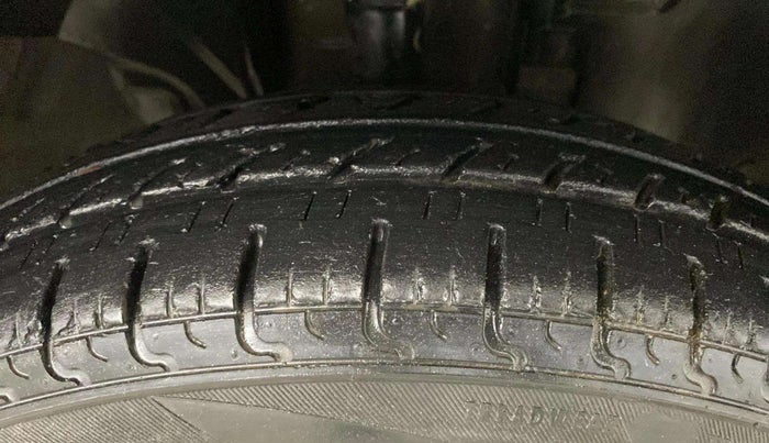 2016 Renault Kwid RXT 0.8, Petrol, Manual, 48,063 km, Right Front Tyre Tread
