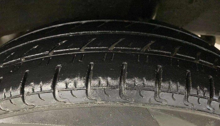 2016 Renault Kwid RXT 0.8, Petrol, Manual, 48,063 km, Left Rear Tyre Tread