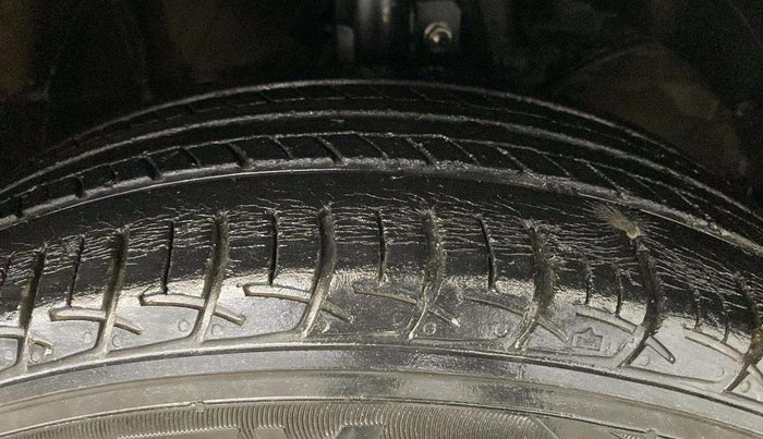 2017 Maruti Baleno DELTA PETROL 1.2, Petrol, Manual, 38,972 km, Right Front Tyre Tread