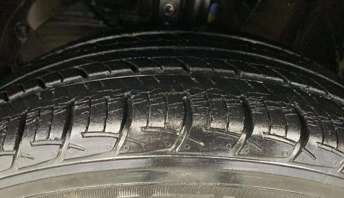2017 Maruti Baleno DELTA PETROL 1.2, Petrol, Manual, 38,972 km, Left Front Tyre Tread