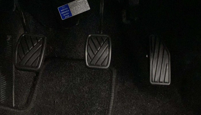 2017 Maruti Baleno DELTA PETROL 1.2, Petrol, Manual, 38,972 km, Pedals