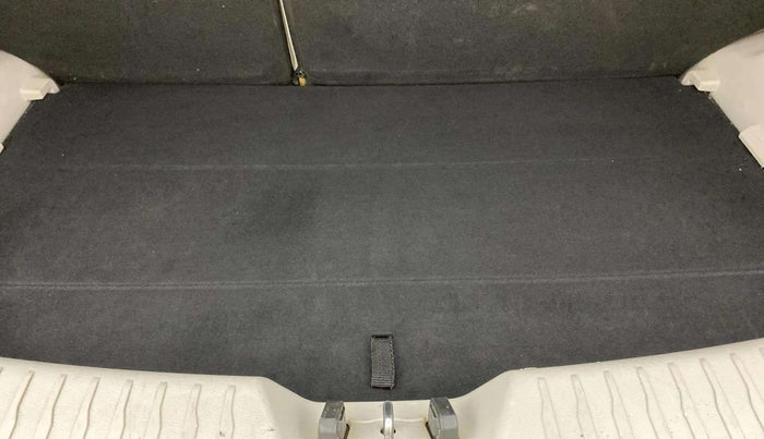 2019 Mahindra XUV300 W8 (O) 1.2 PETROL, Petrol, Manual, 70,547 km, Boot Inside
