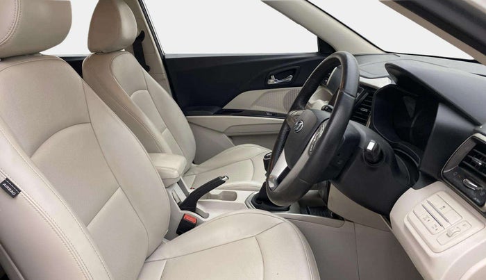 2019 Mahindra XUV300 W8 (O) 1.2 PETROL, Petrol, Manual, 70,547 km, Right Side Front Door Cabin
