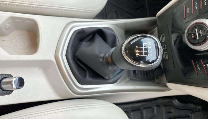2019 Mahindra XUV300 W8 (O) 1.2 PETROL, Petrol, Manual, 70,547 km, Gear Lever