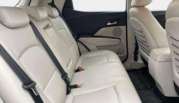 2019 Mahindra XUV300 W8 (O) 1.2 PETROL, Petrol, Manual, 70,547 km, Right Side Rear Door Cabin