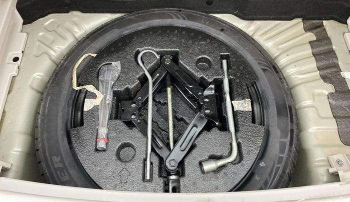 2019 Mahindra XUV300 W8 (O) 1.2 PETROL, Petrol, Manual, 70,547 km, Spare Tyre