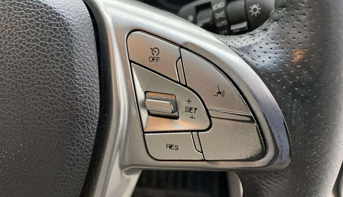 2019 Mahindra XUV300 W8 (O) 1.2 PETROL, Petrol, Manual, 70,547 km, Adaptive Cruise Control