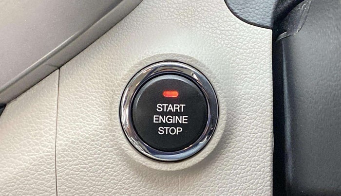 2019 Mahindra XUV300 W8 (O) 1.2 PETROL, Petrol, Manual, 70,547 km, Keyless Start/ Stop Button