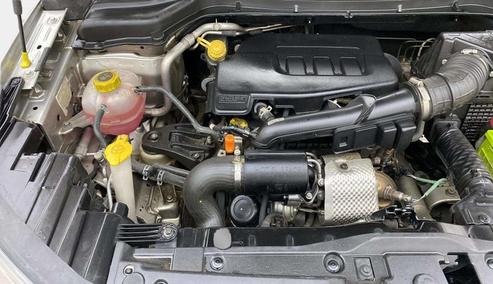 2019 Mahindra XUV300 W8 (O) 1.2 PETROL, Petrol, Manual, 70,547 km, Engine View - Right