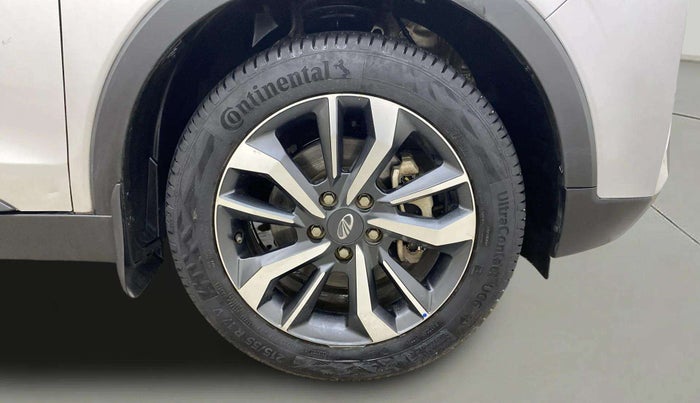 2019 Mahindra XUV300 W8 (O) 1.2 PETROL, Petrol, Manual, 70,547 km, Right Front Wheel