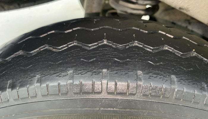 2021 Maruti Eeco 7 STR, Petrol, Manual, 30,666 km, Right Rear Tyre Tread
