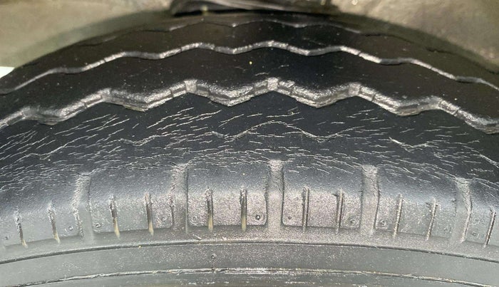 2021 Maruti Eeco 7 STR, Petrol, Manual, 30,666 km, Left Front Tyre Tread