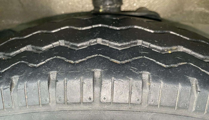 2021 Maruti Eeco 7 STR, Petrol, Manual, 30,666 km, Right Front Tyre Tread