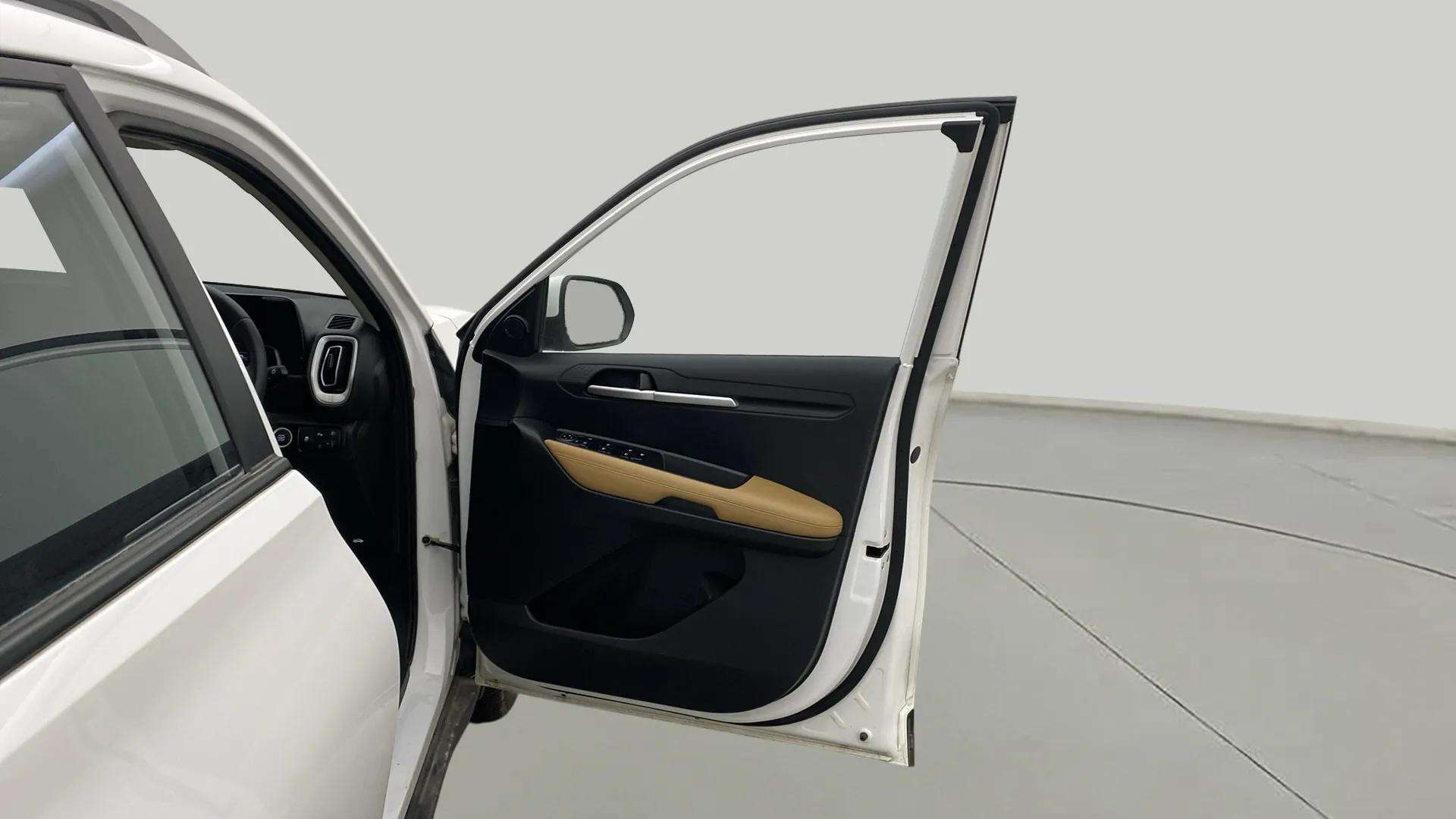 RHS-Front-Door-Open-32