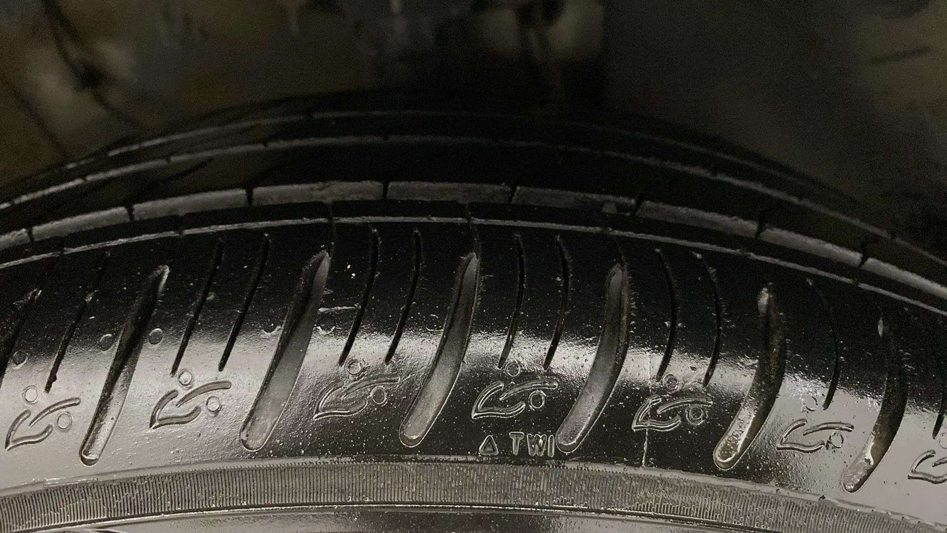 RHS-Front-Tyre-Tread-18
