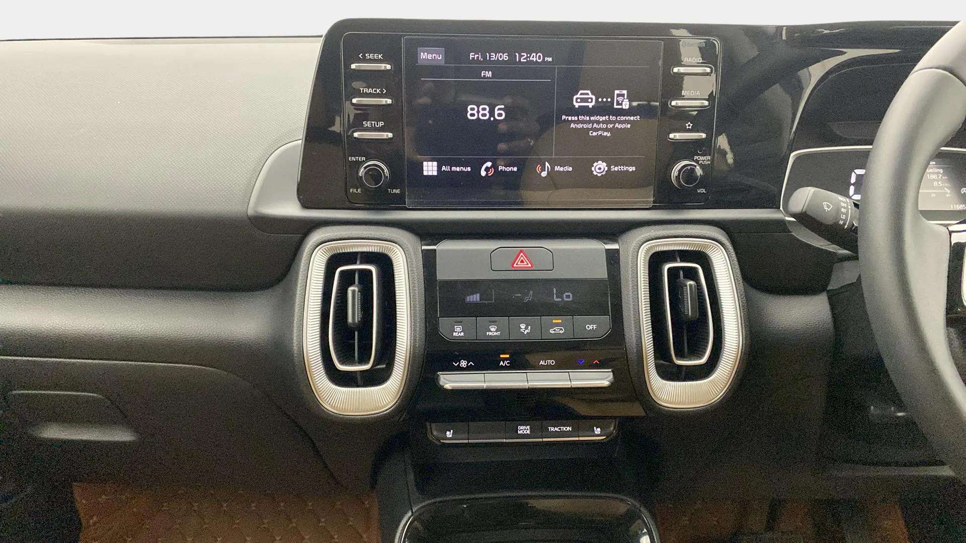 Center-console---infotainment-28