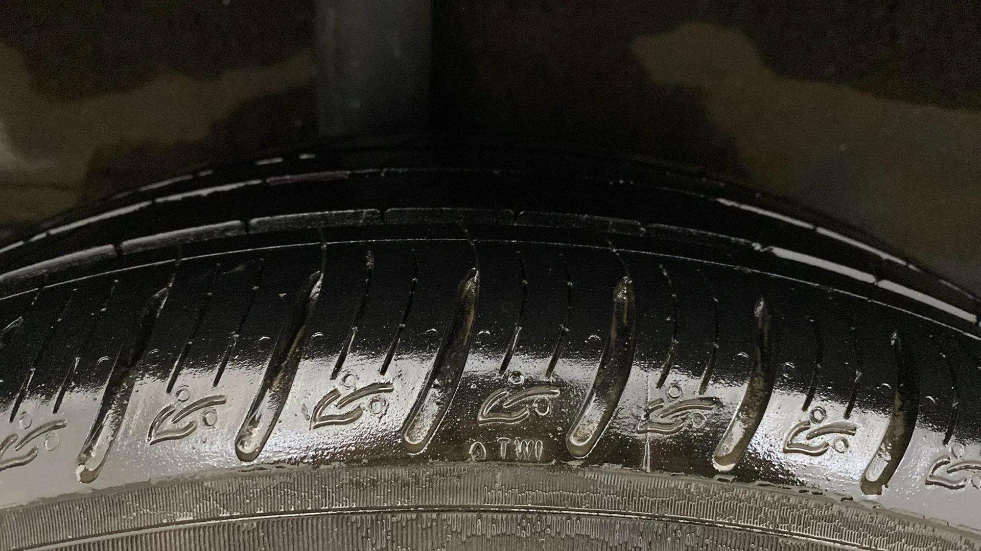 RHS-Rear-Tyre-Tread-19