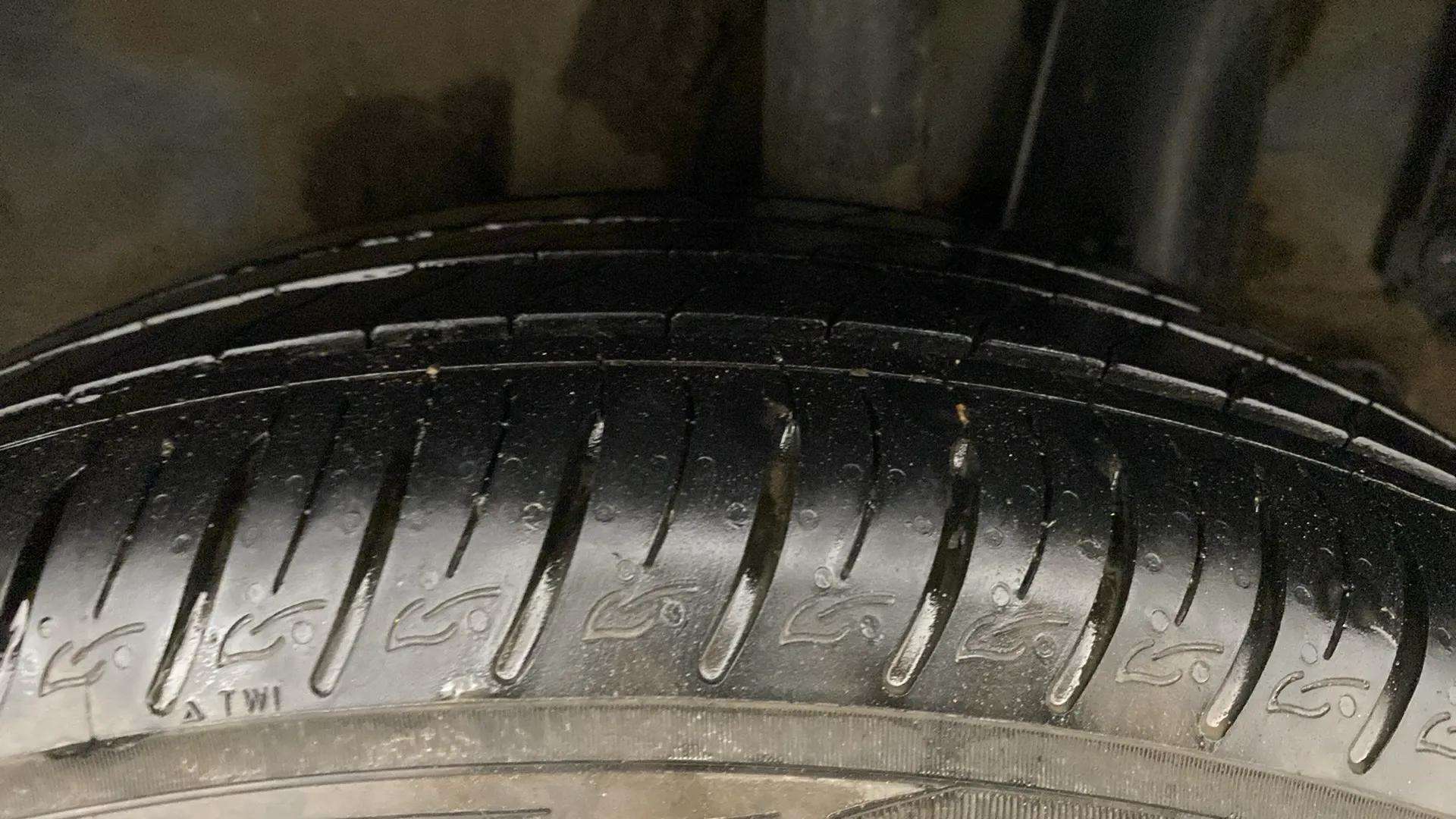 LHS-Rear-Tyre-Tread-21