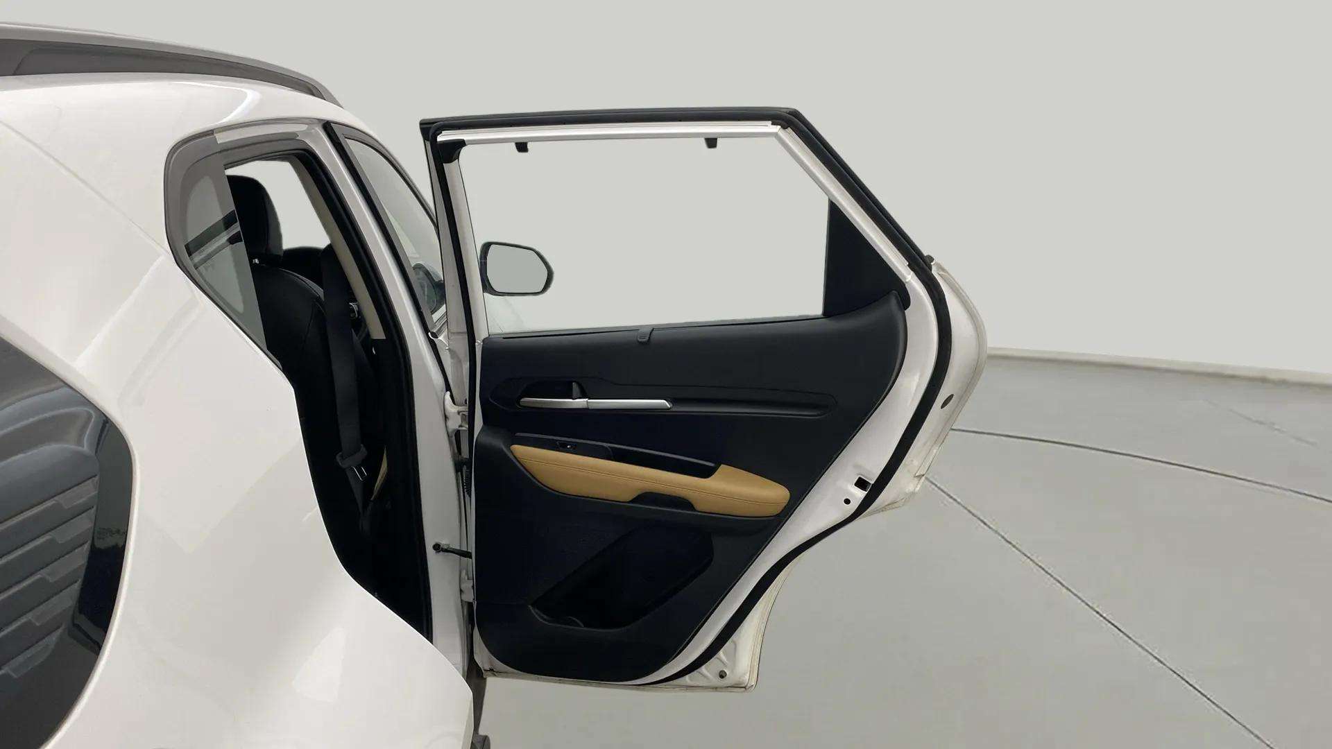 RHS-Rear-Door-Open-33
