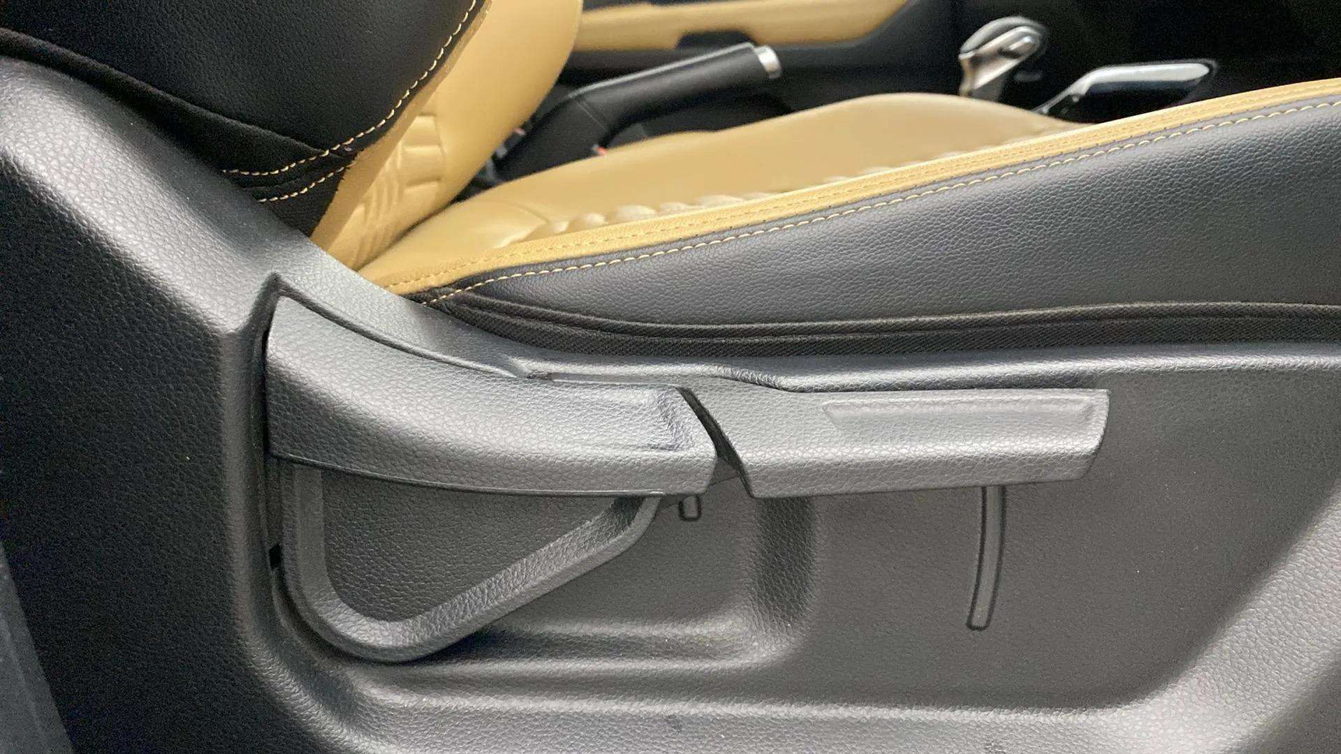 Driver-side-adjustment-panel-40